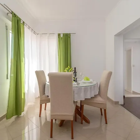 Roko Apartment *