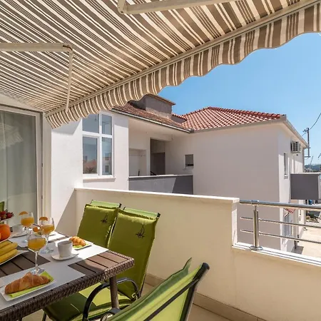 Roko Apartment